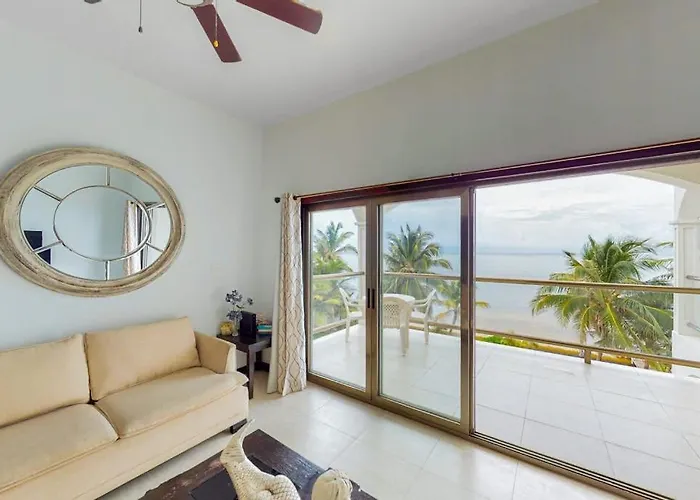 Сasa de vacaciones Beachfront With Ocean Views Wifi Partial Ac & Shared Pool Dock Kayaks