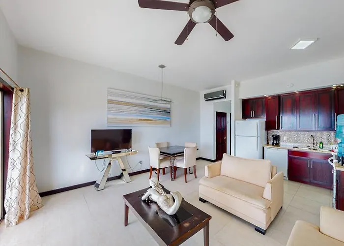 Сasa de vacaciones Beachfront With Ocean Views Wifi Partial Ac & Shared Pool Dock Kayaks San Pedro (Ambergris Caye)