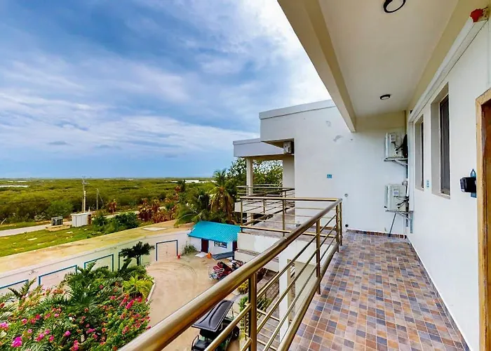 Сasa de vacaciones Beachfront With Ocean Views Wifi Partial Ac & Shared Pool Dock Kayaks San Pedro (Ambergris Caye)