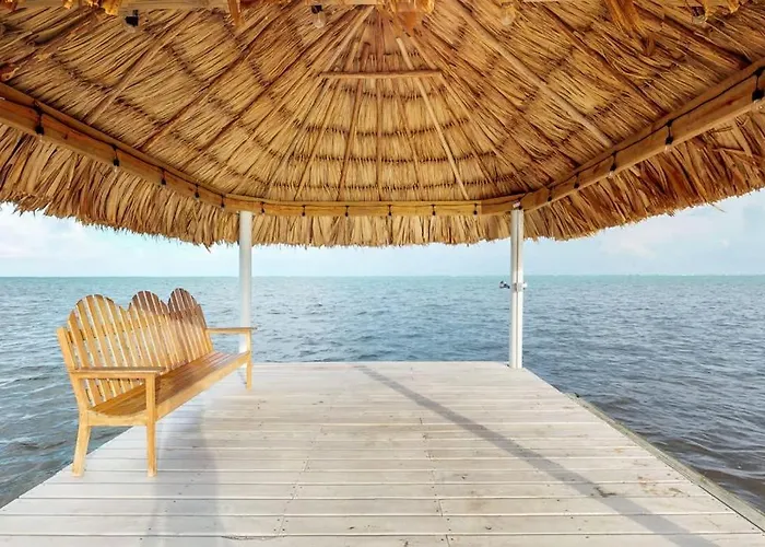 Сasa de vacaciones Beachfront With Ocean Views Wifi Partial Ac & Shared Pool Dock Kayaks San Pedro (Ambergris Caye)